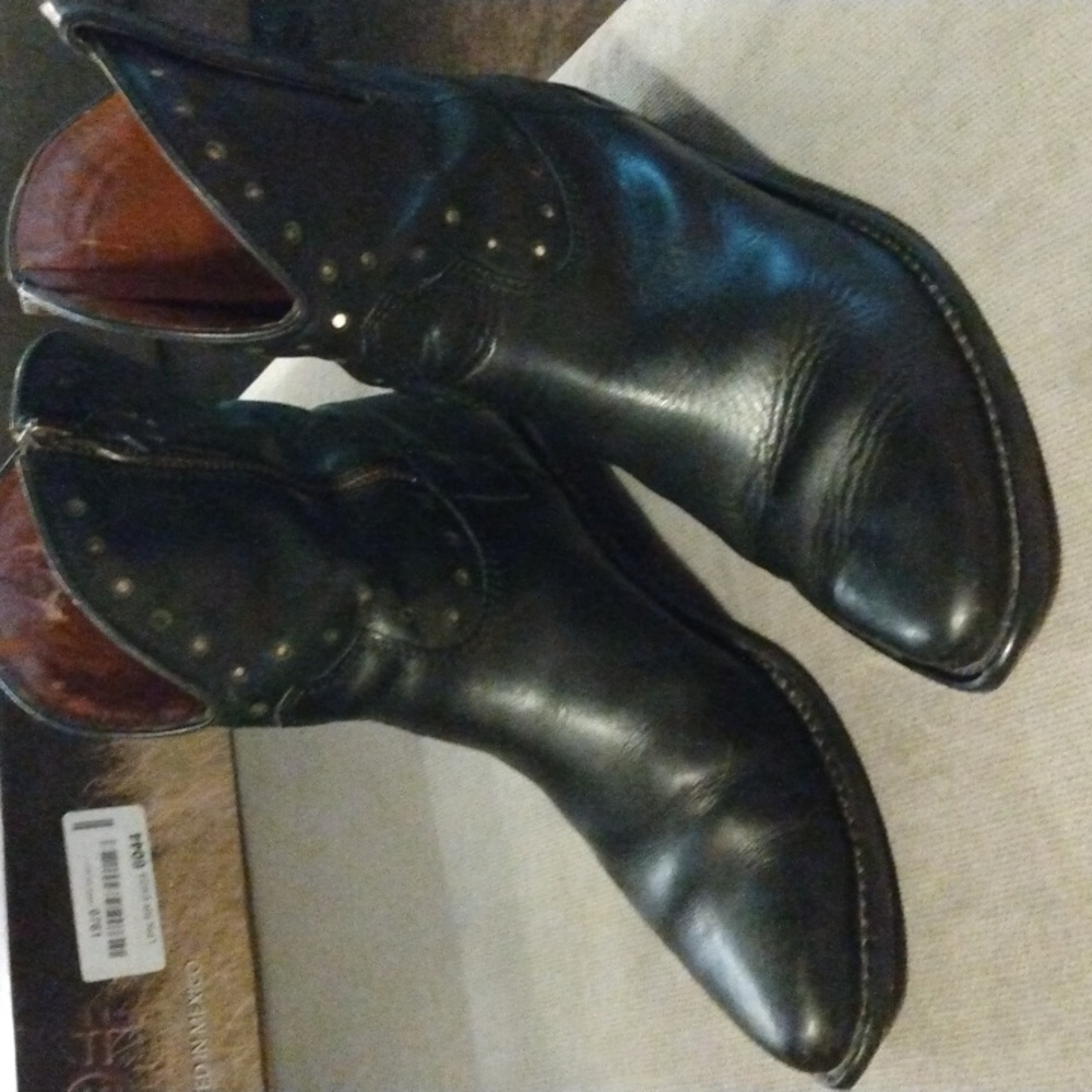 Lucky Brand black leather short boots with studs size 8 GUC with zippers